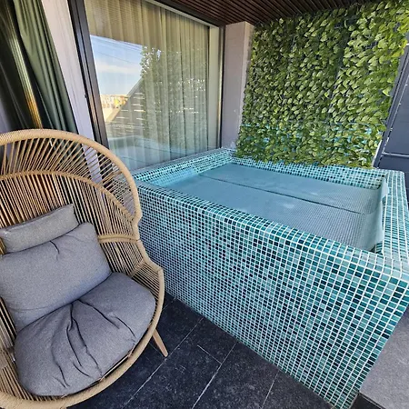 Superior Jacuzzi Sea Side Terrace *